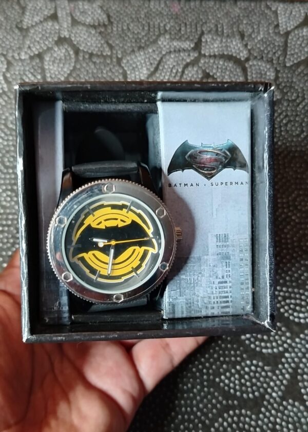 Reloj Batman vs Superman (DC COMIC) revisar detalle en la manilla - Imagen 3